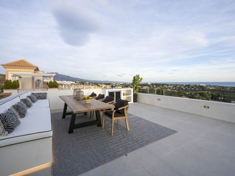 Villa for sale in Benahavis