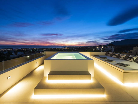 Villa for sale in Benahavis