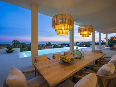 Villa for sale in Benahavis