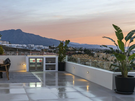 Villa for sale in Benahavis