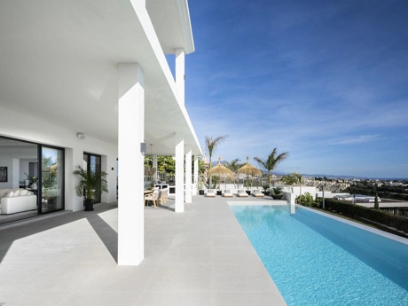 Villa for sale in Benahavis