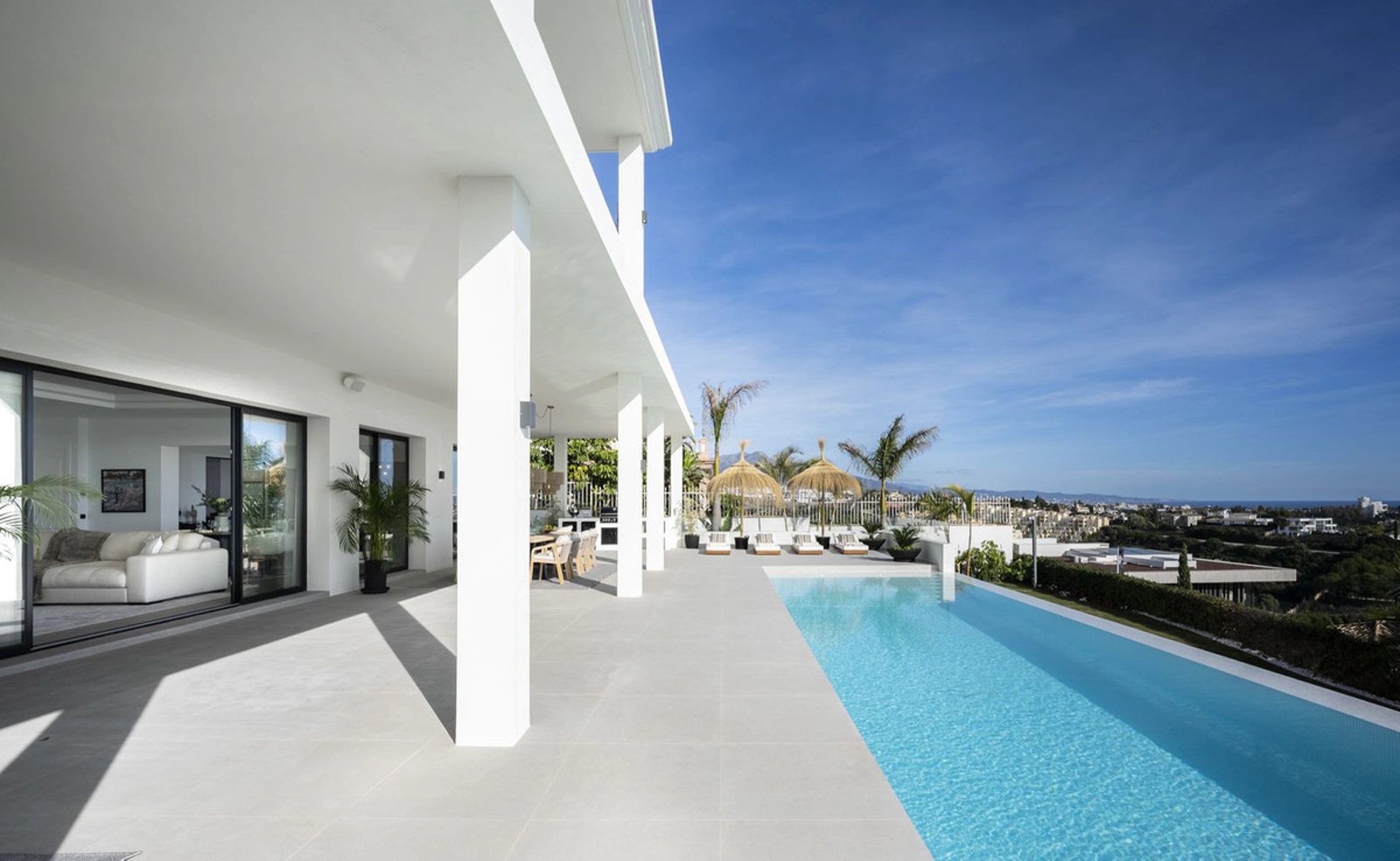 Villa for sale in Benahavis