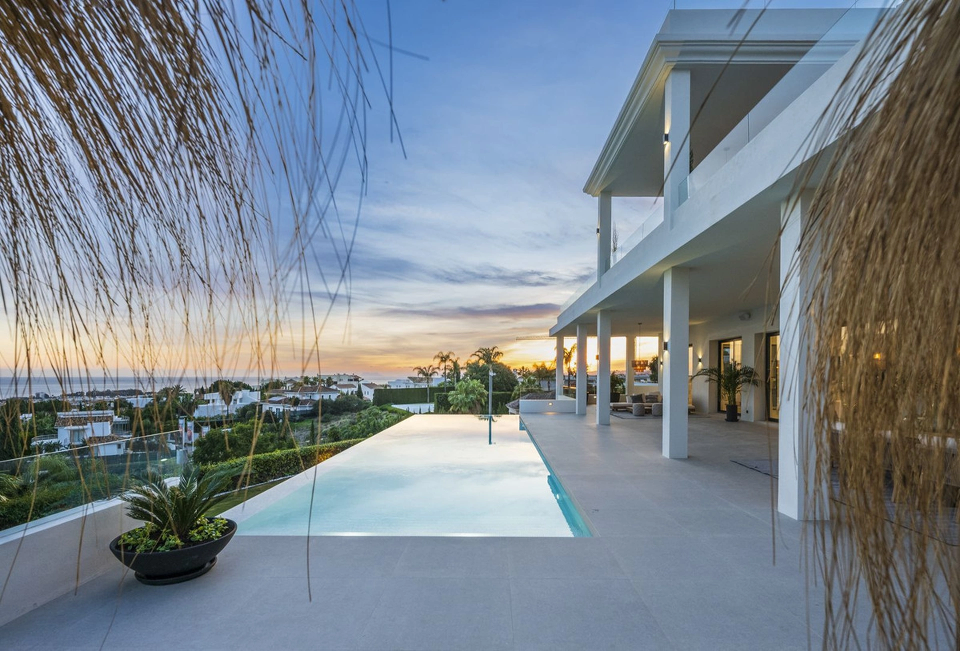 Villa for sale in Benahavis