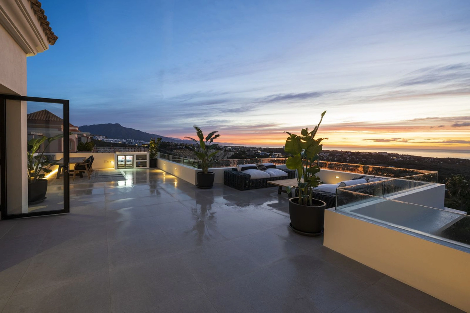 Villa for sale in Benahavis