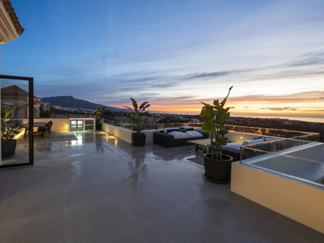 Villa for sale in Benahavis