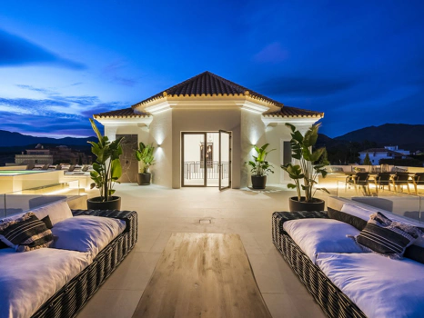 Villa for sale in Benahavis