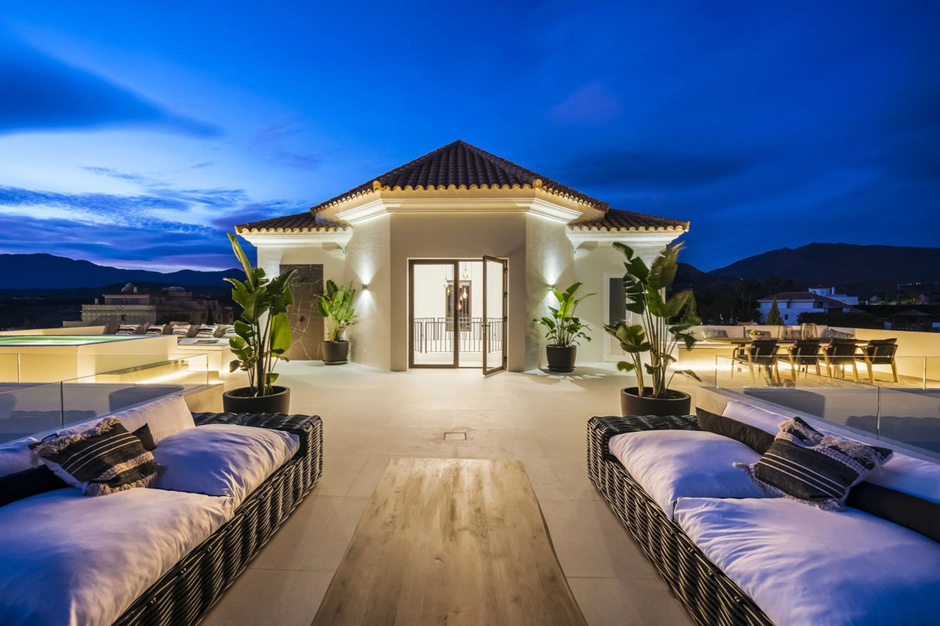 Villa for sale in Benahavis