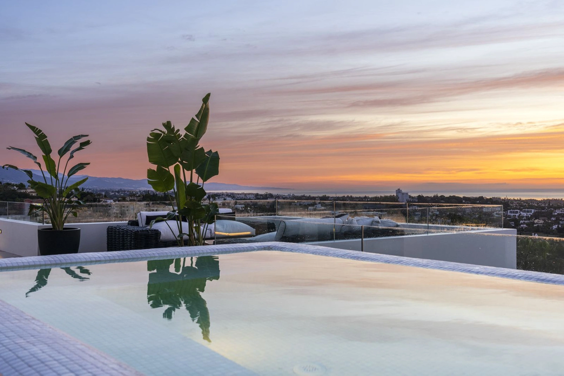 Villa for sale in Benahavis