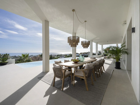 Villa for sale in Benahavis