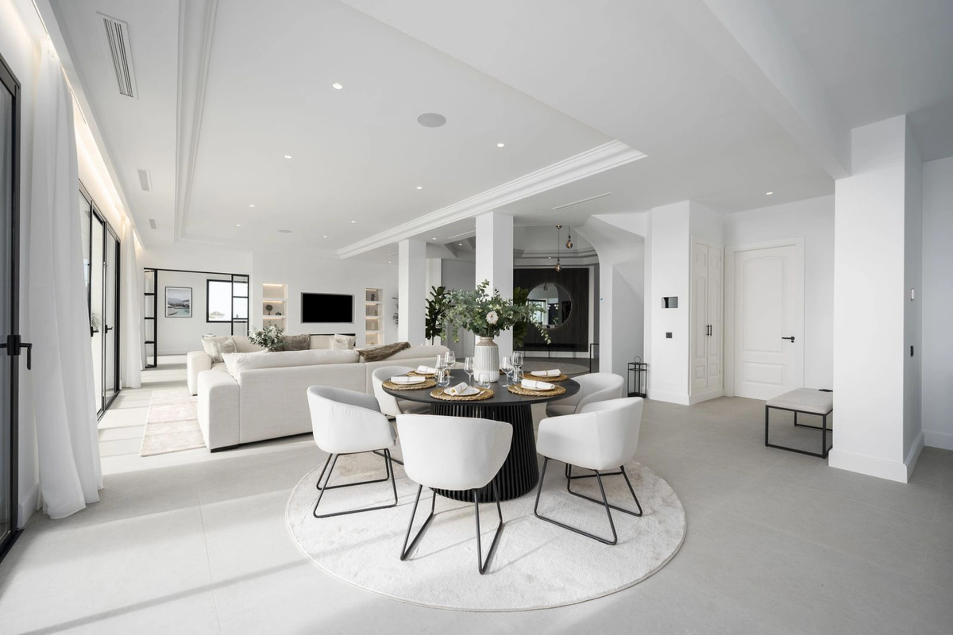 Villa for sale in Benahavis