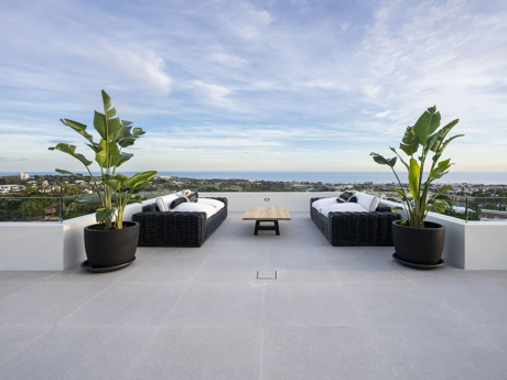 Villa for sale in Benahavis