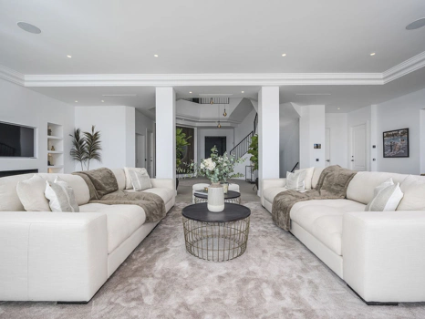Villa for sale in Benahavis