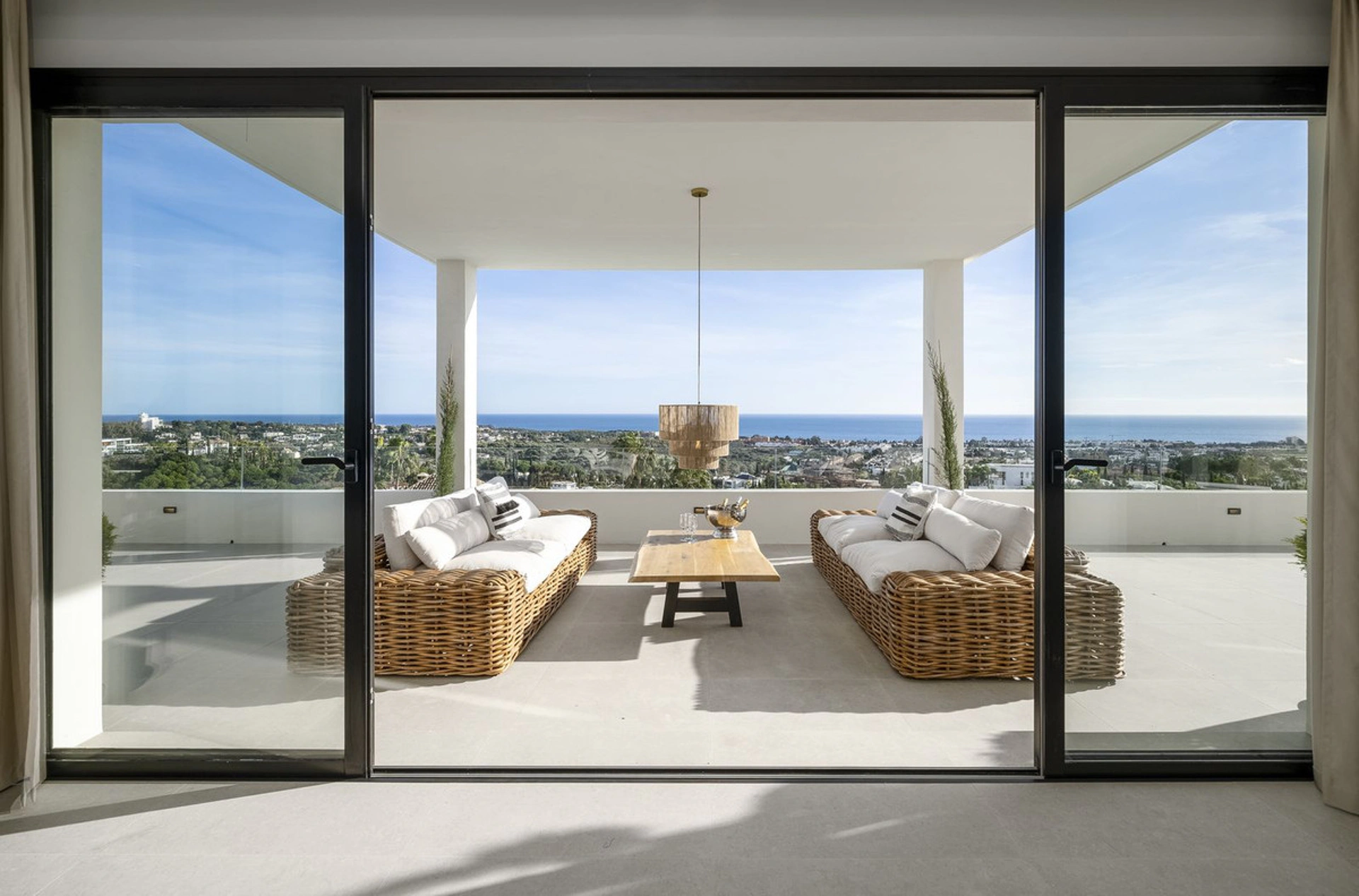 Villa for sale in Benahavis