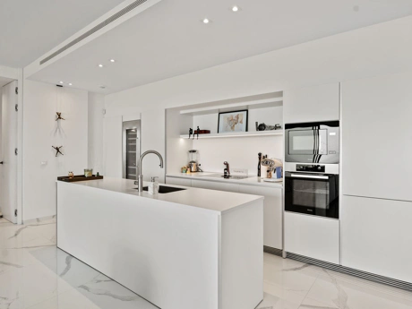 Apartment for sale in Benahavis