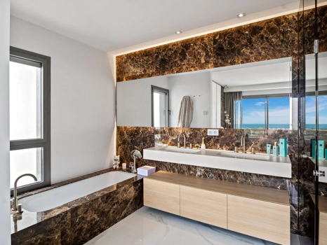 Apartment for sale in Benahavis