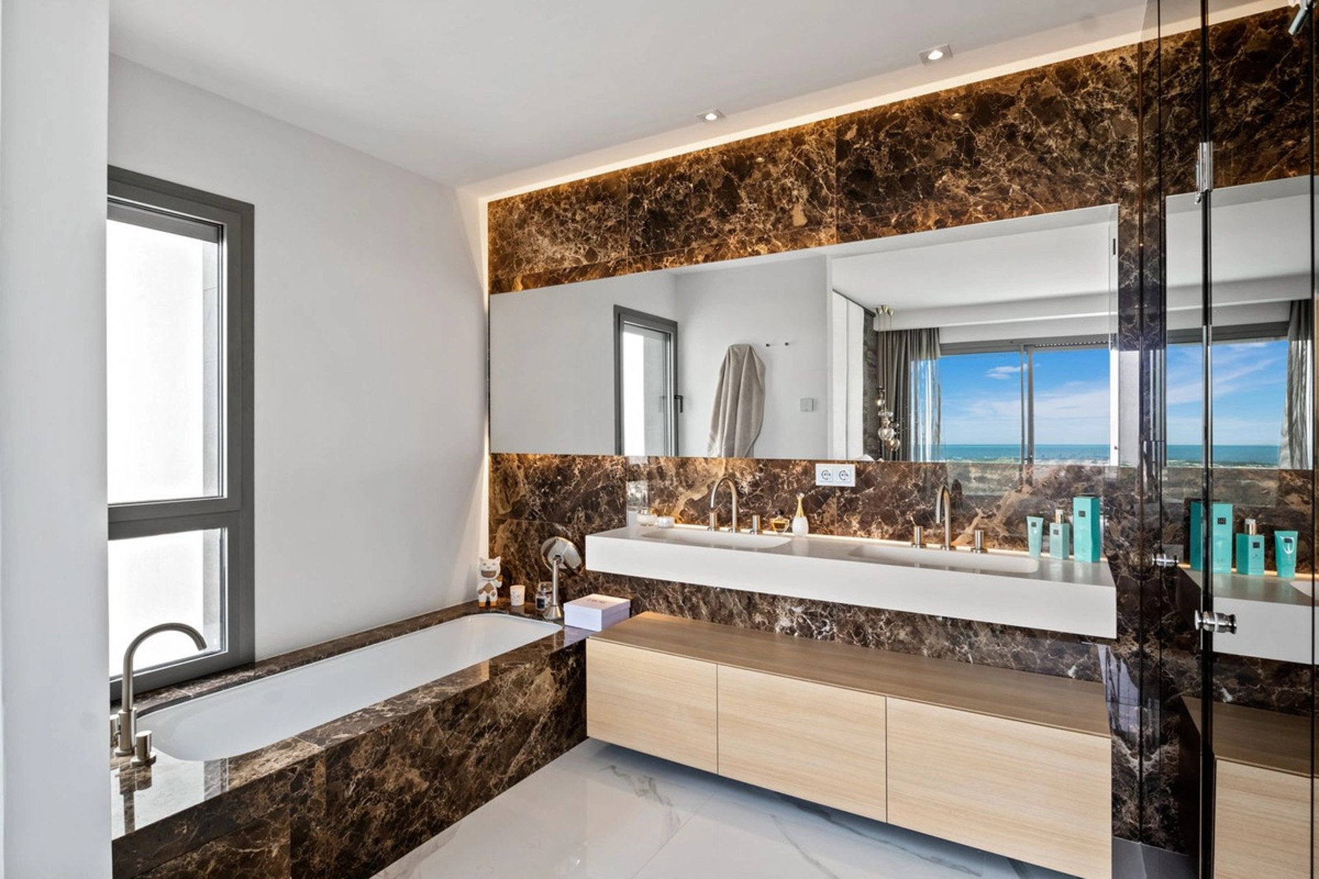 Apartment for sale in Benahavis