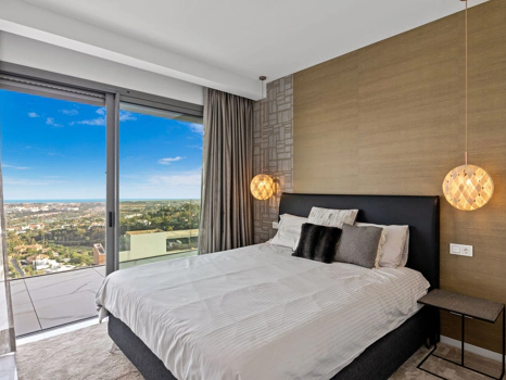Apartment for sale in Benahavis