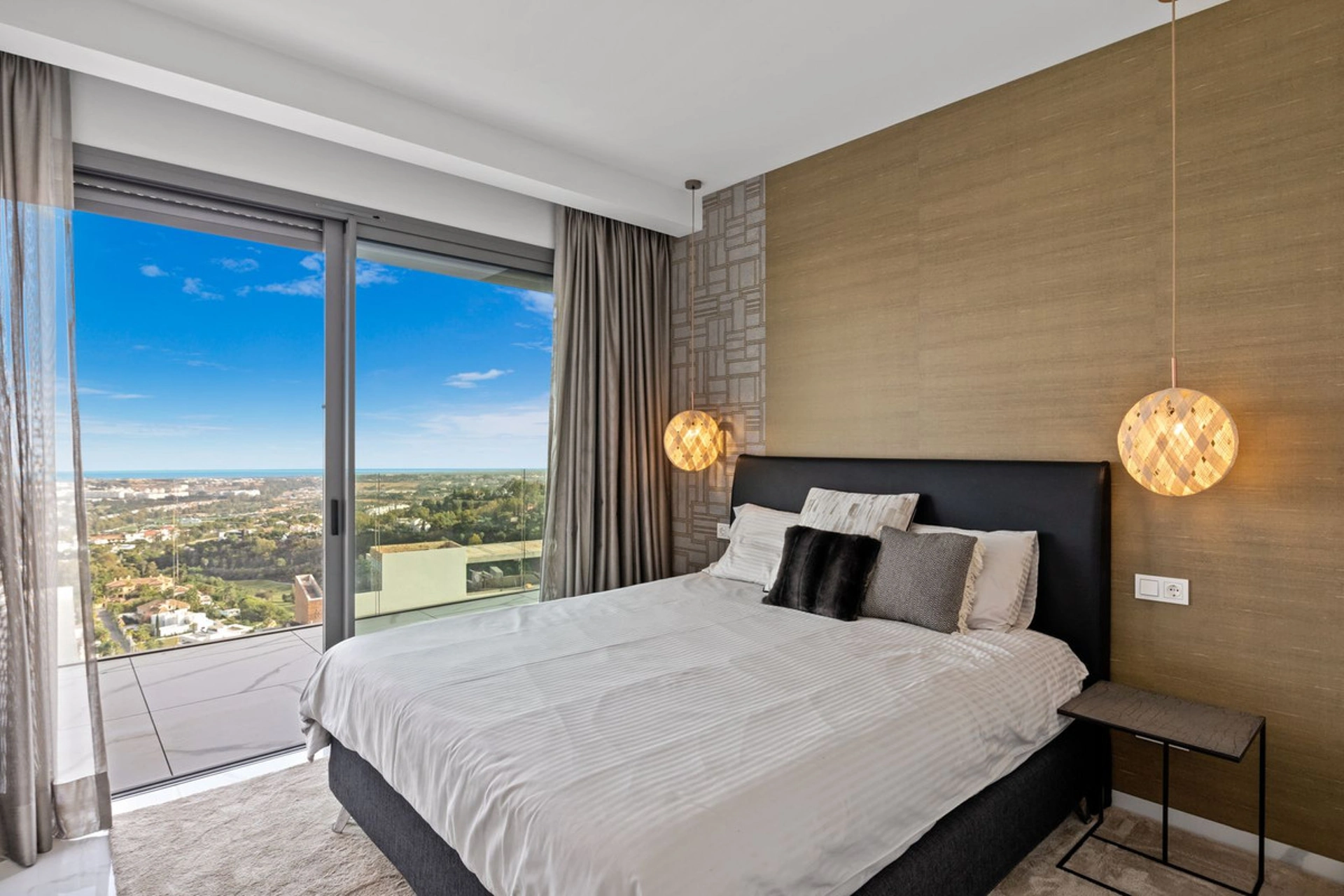 Apartment for sale in Benahavis