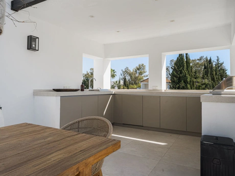 Villa for sale in Nueva Andalucia, Marbella