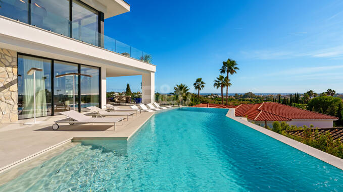Villa contemporánea y elegante con vistas panorámicas en La Quinta