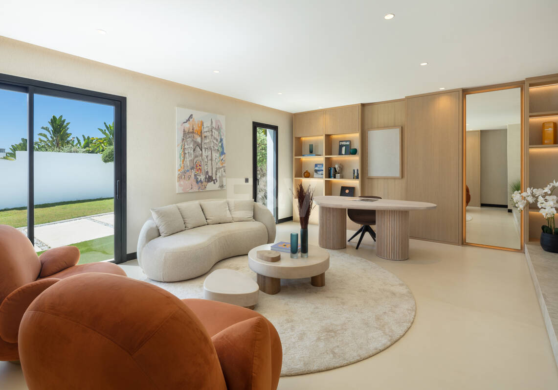 Villa contemporánea de lujo con amplios espacios exteriores cerca de la playa