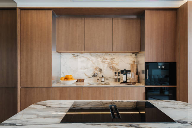 Elegante Wohnung in Las Lomas del Marbella Club mit herrlichem Berg- und Meerblick