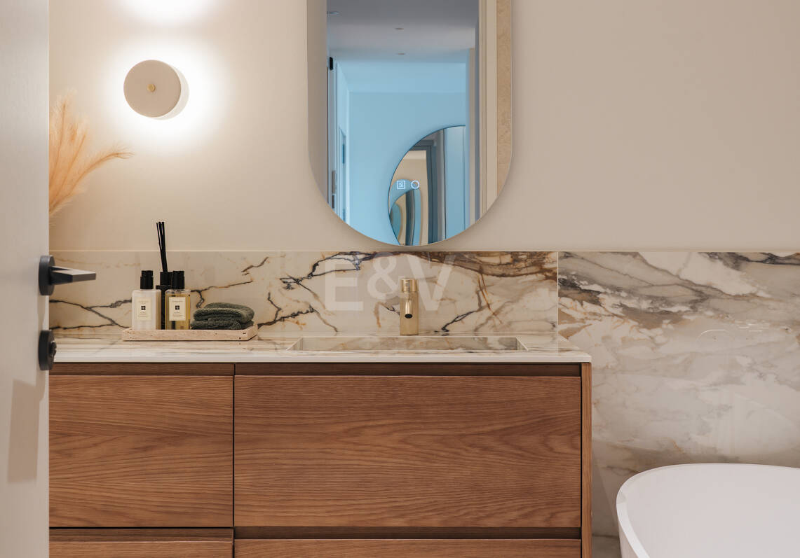 Elegante Wohnung in Las Lomas del Marbella Club mit herrlichem Berg- und Meerblick