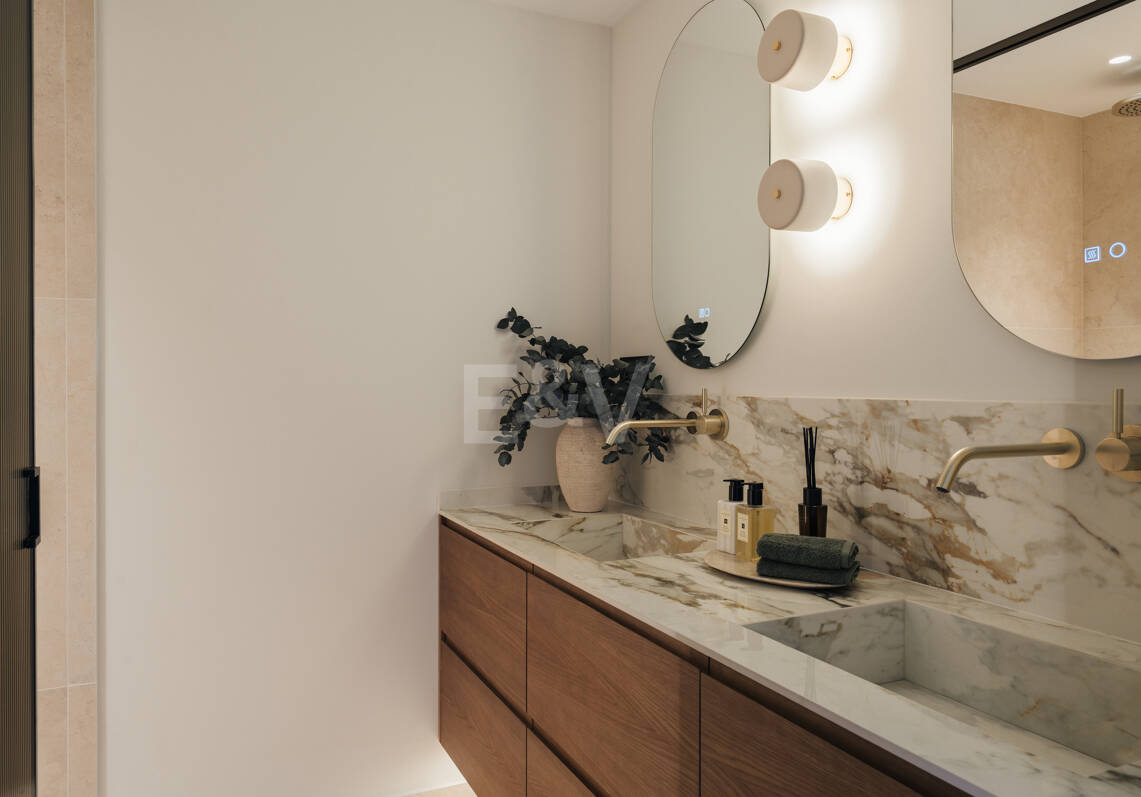 Elegante Wohnung in Las Lomas del Marbella Club mit herrlichem Berg- und Meerblick