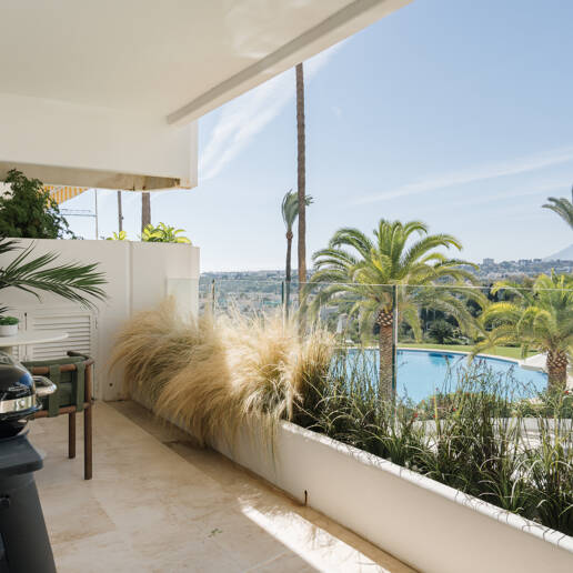Elegante Wohnung in Las Lomas del Marbella Club mit herrlichem Berg- und Meerblick