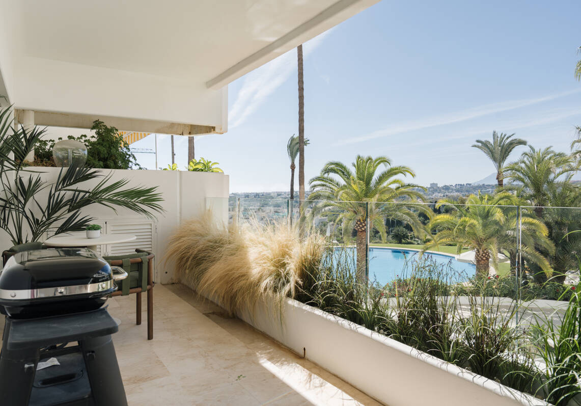 Elegante Wohnung in Las Lomas del Marbella Club mit herrlichem Berg- und Meerblick