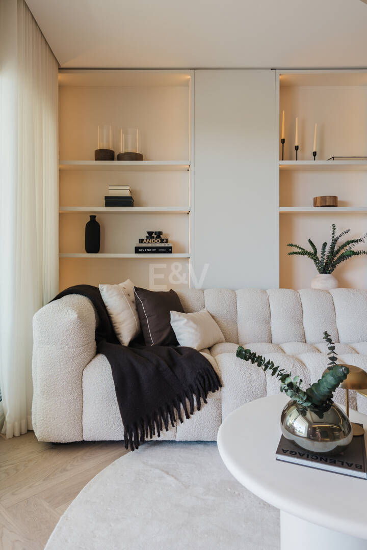 Elegante Wohnung in Las Lomas del Marbella Club mit herrlichem Berg- und Meerblick