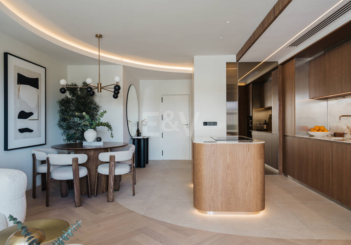 Elegante Wohnung in Las Lomas del Marbella Club mit herrlichem Berg- und Meerblick