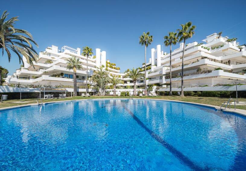 Elegante Wohnung in Las Lomas del Marbella Club mit herrlichem Berg- und Meerblick