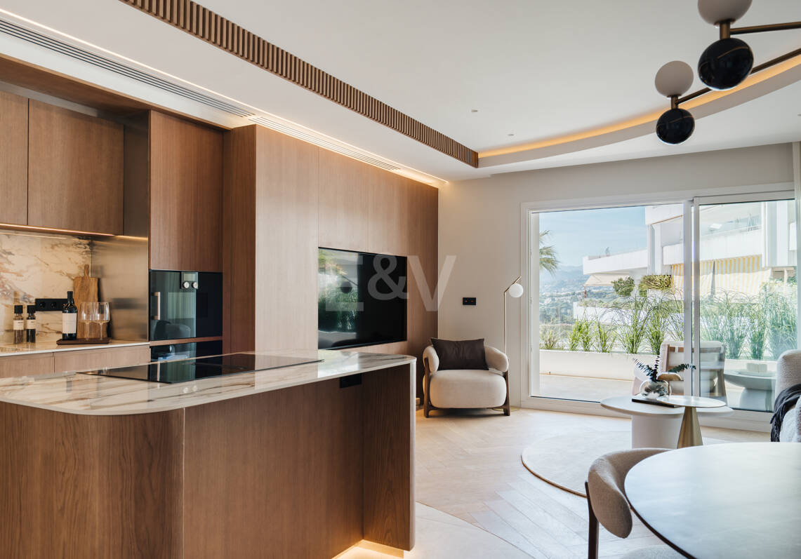 Elegante Wohnung in Las Lomas del Marbella Club mit herrlichem Berg- und Meerblick