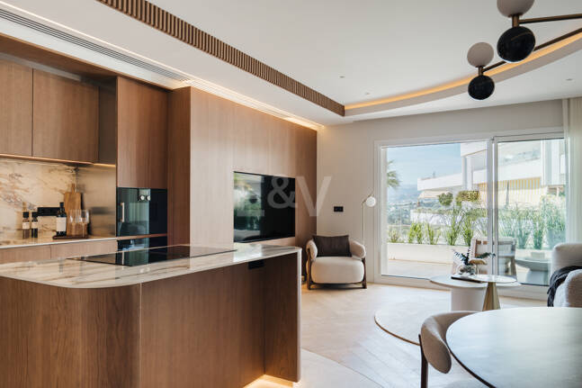 Elegante Wohnung in Las Lomas del Marbella Club mit herrlichem Berg- und Meerblick