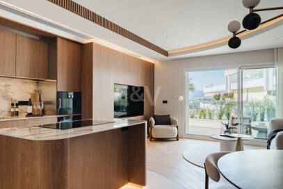 Elegante Wohnung in Las Lomas del Marbella Club mit herrlichem Berg- und Meerblick