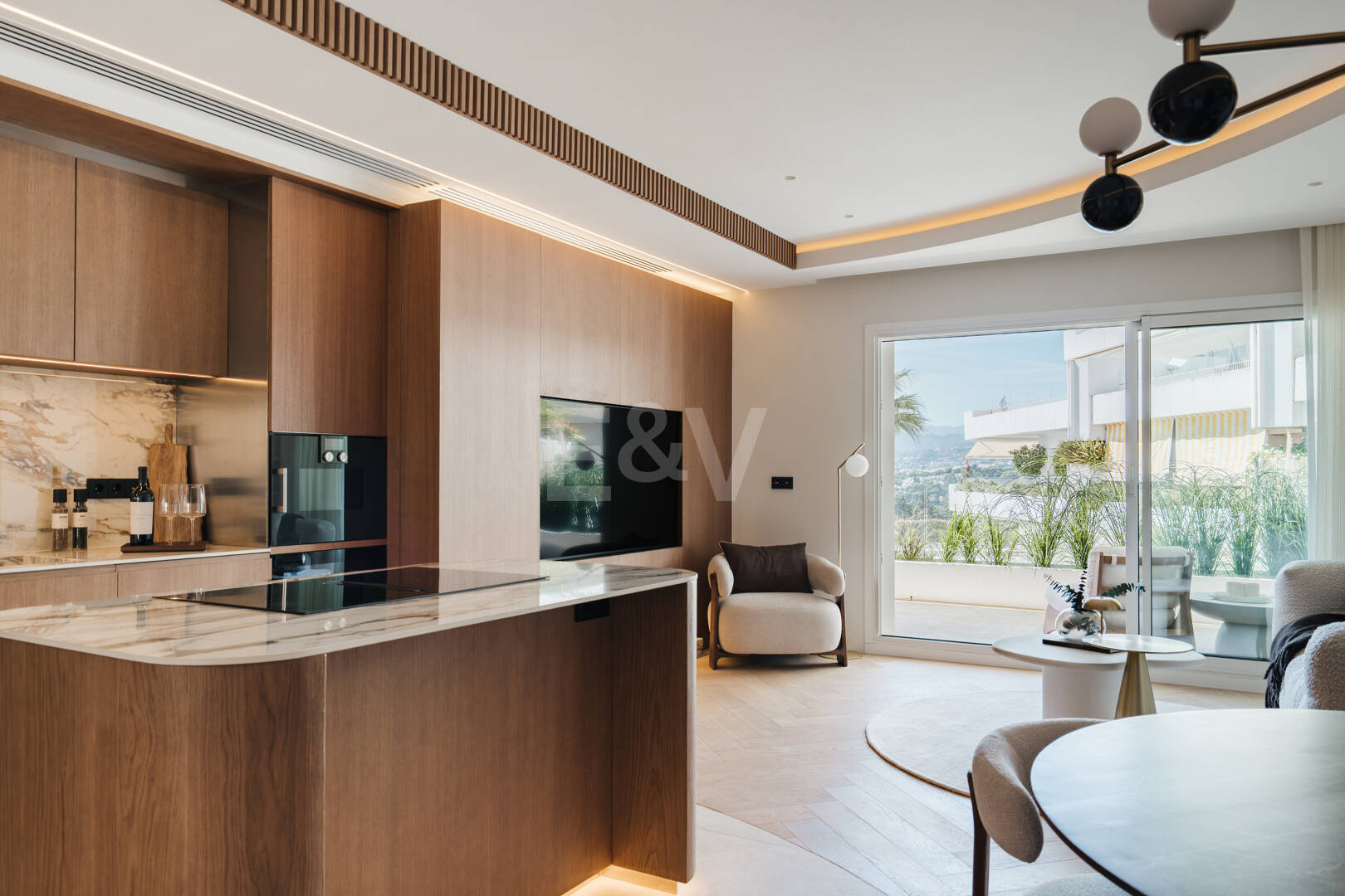 Elegante Wohnung in Las Lomas del Marbella Club mit herrlichem Berg- und Meerblick