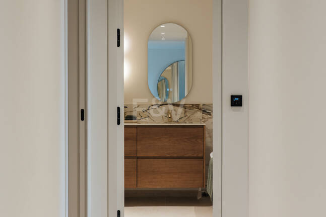 Elegante Wohnung in Las Lomas del Marbella Club mit herrlichem Berg- und Meerblick