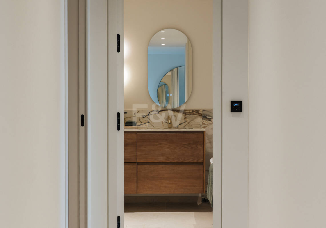 Elegante Wohnung in Las Lomas del Marbella Club mit herrlichem Berg- und Meerblick