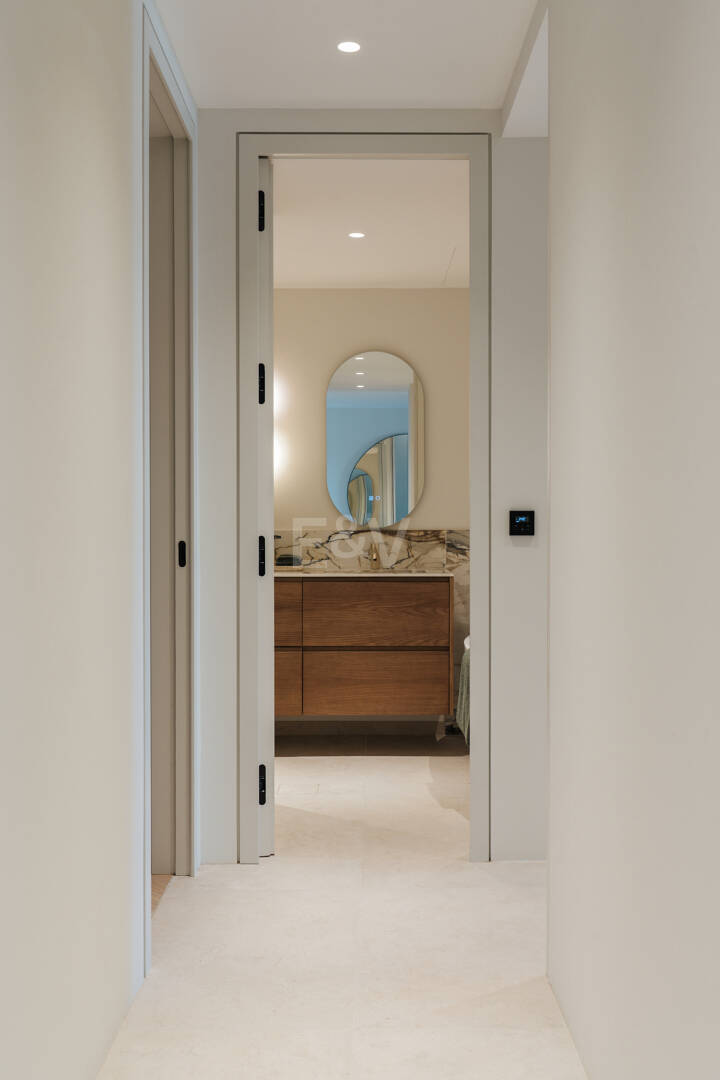 Elegante Wohnung in Las Lomas del Marbella Club mit herrlichem Berg- und Meerblick