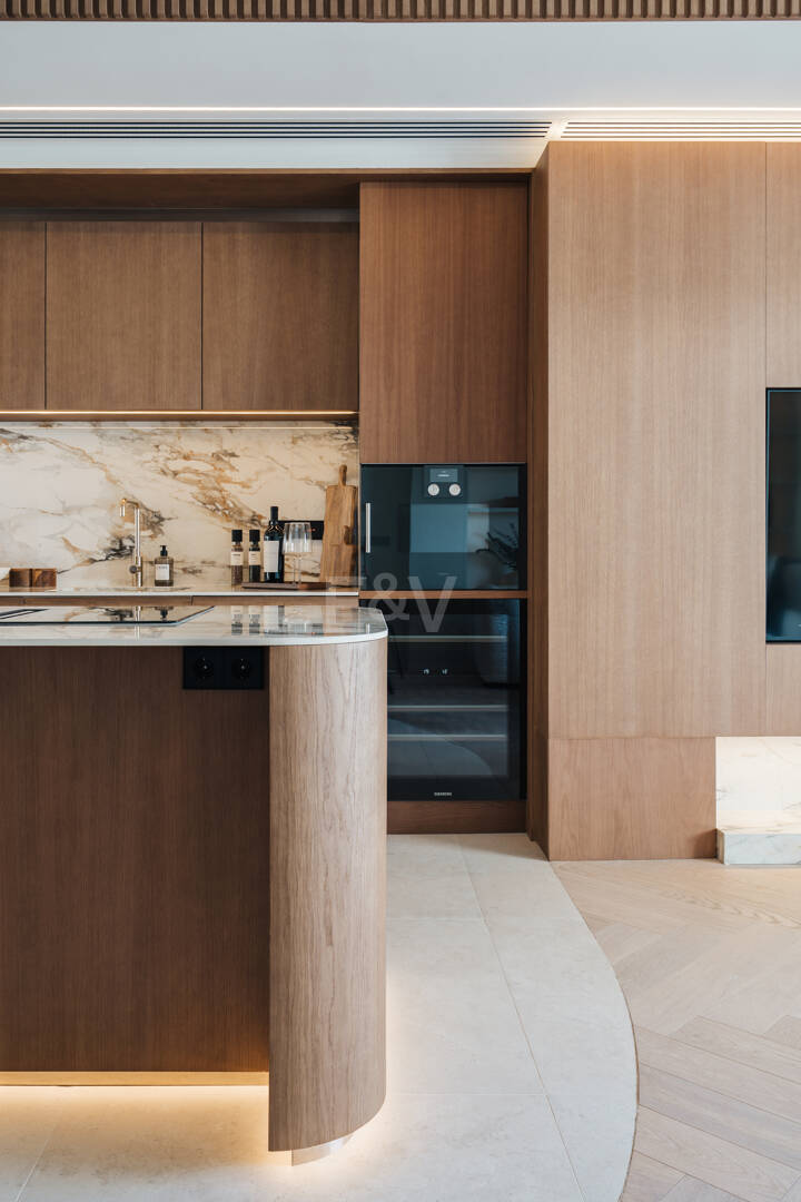 Elegante Wohnung in Las Lomas del Marbella Club mit herrlichem Berg- und Meerblick