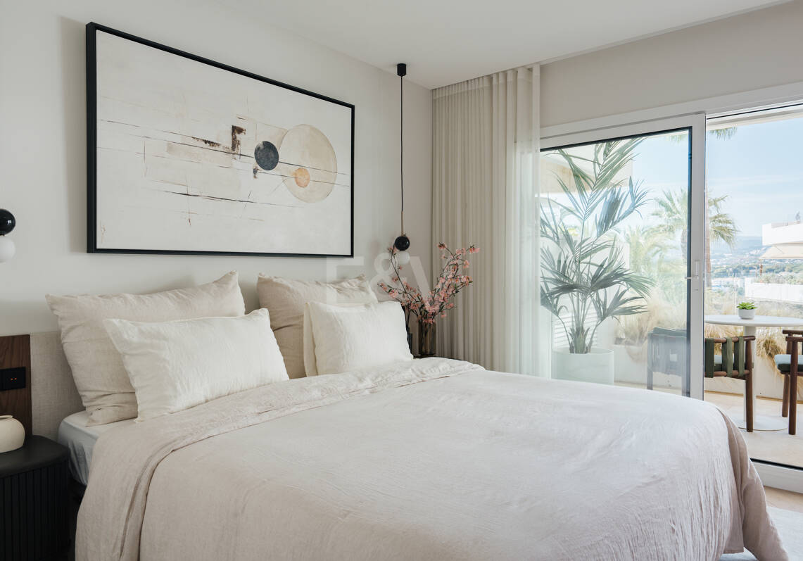 Elegante Wohnung in Las Lomas del Marbella Club mit herrlichem Berg- und Meerblick