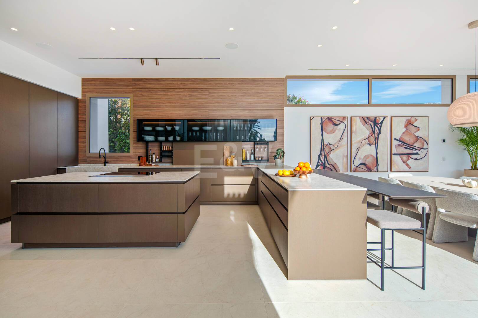 Villa de lujo contemporánea con vistas al golf, al valle y a la montaña en Nueva Andalucía