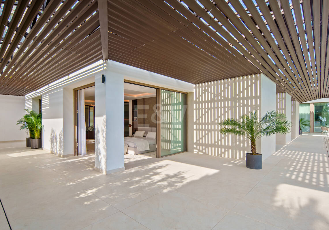 Villa de lujo contemporánea con vistas al golf, al valle y a la montaña en Nueva Andalucía