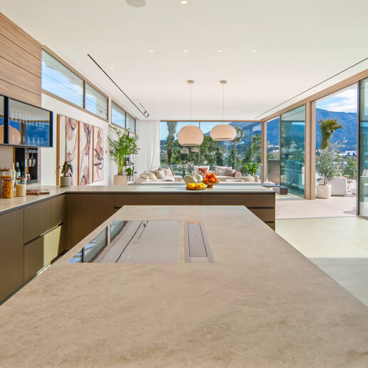 Villa de lujo contemporánea con vistas al golf, al valle y a la montaña en Nueva Andalucía