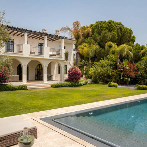 Modern Luxury Villa with Timeless Andalusian Elegance in San Pedro Playa