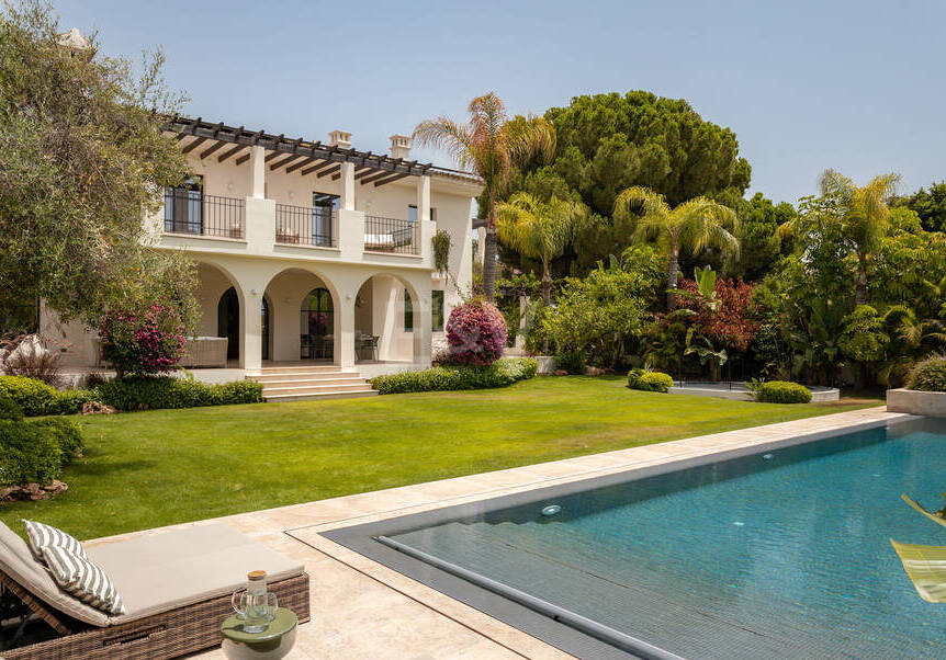 Modern Luxury Villa with Timeless Andalusian Elegance in San Pedro Playa