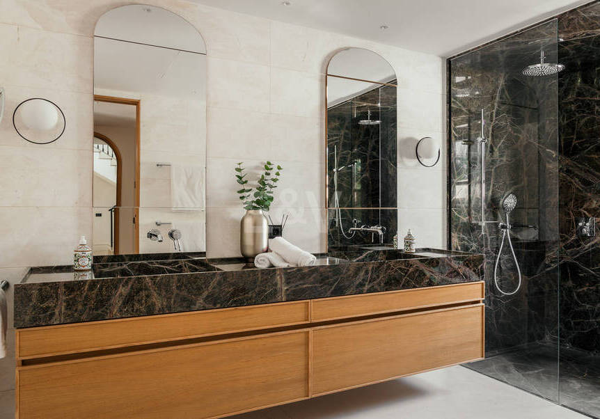 Modern Luxury Villa with Timeless Andalusian Elegance in San Pedro Playa