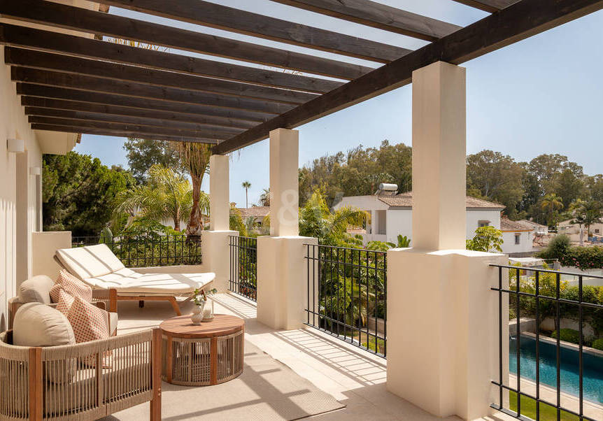 Modern Luxury Villa with Timeless Andalusian Elegance in San Pedro Playa