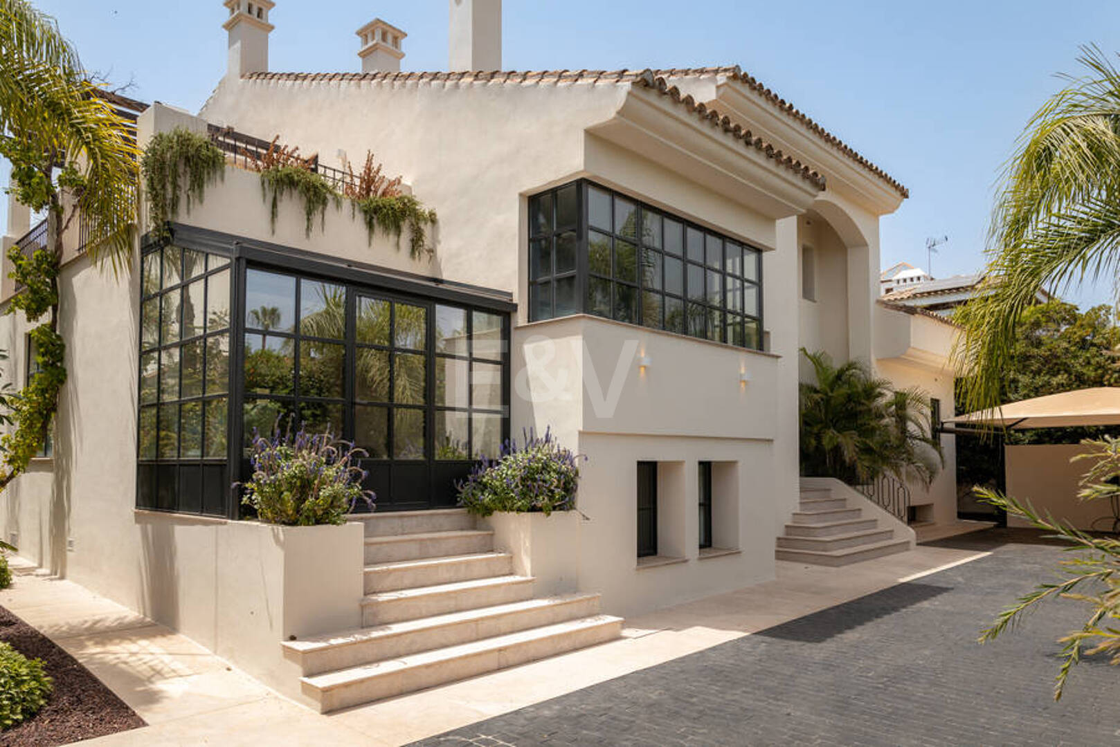 Modern Luxury Villa with Timeless Andalusian Elegance in San Pedro Playa